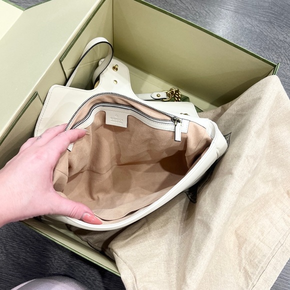 White, Gucci flap bag. Cute summer bag! Authentic. - Picture 4 of 7